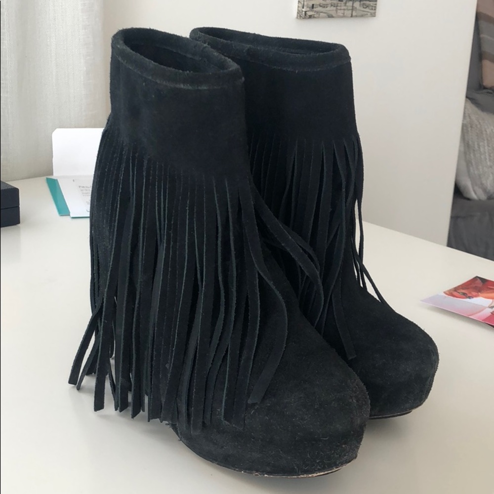 Koolabura fringe wedge